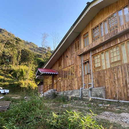 Log Cabin In The Woods Panzió Gangtok Kültér fotó