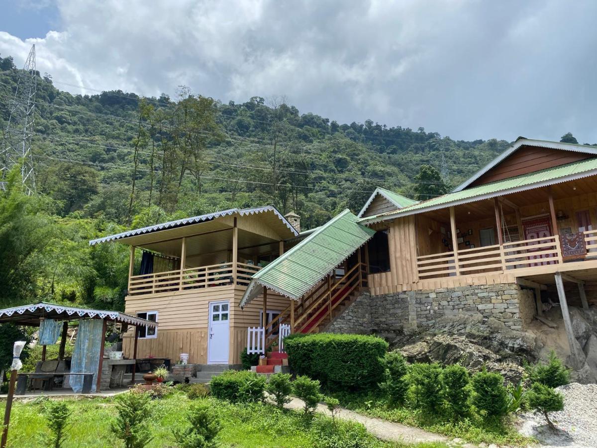 Log Cabin In The Woods Panzió Gangtok Kültér fotó
