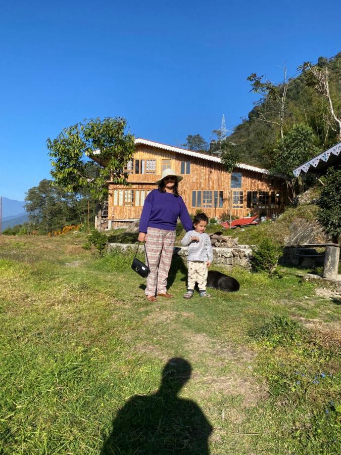 Log Cabin In The Woods Panzió Gangtok Kültér fotó