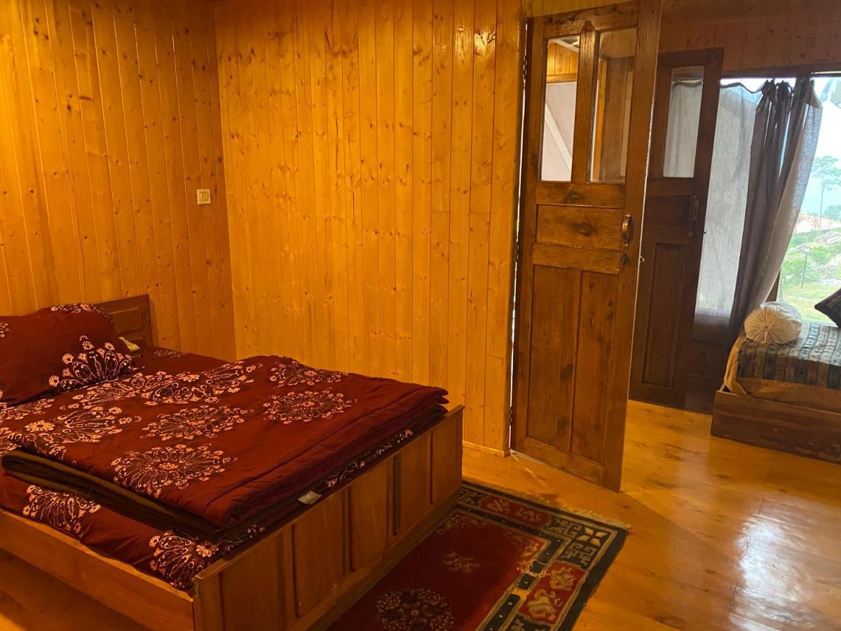 Log Cabin In The Woods Panzió Gangtok Kültér fotó