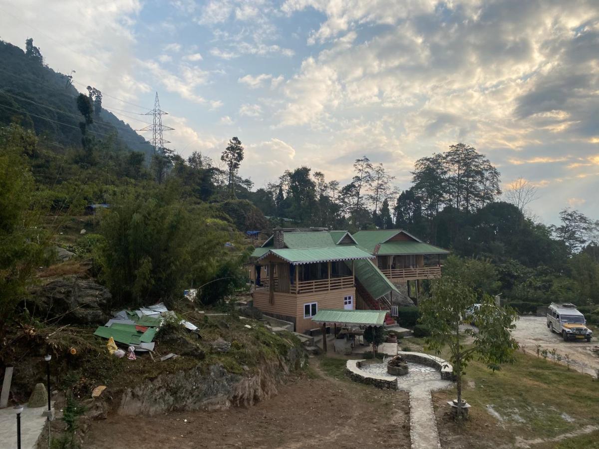 Log Cabin In The Woods Panzió Gangtok Kültér fotó