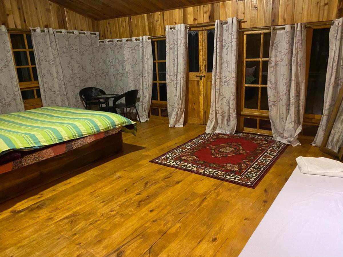 Log Cabin In The Woods Panzió Gangtok Kültér fotó